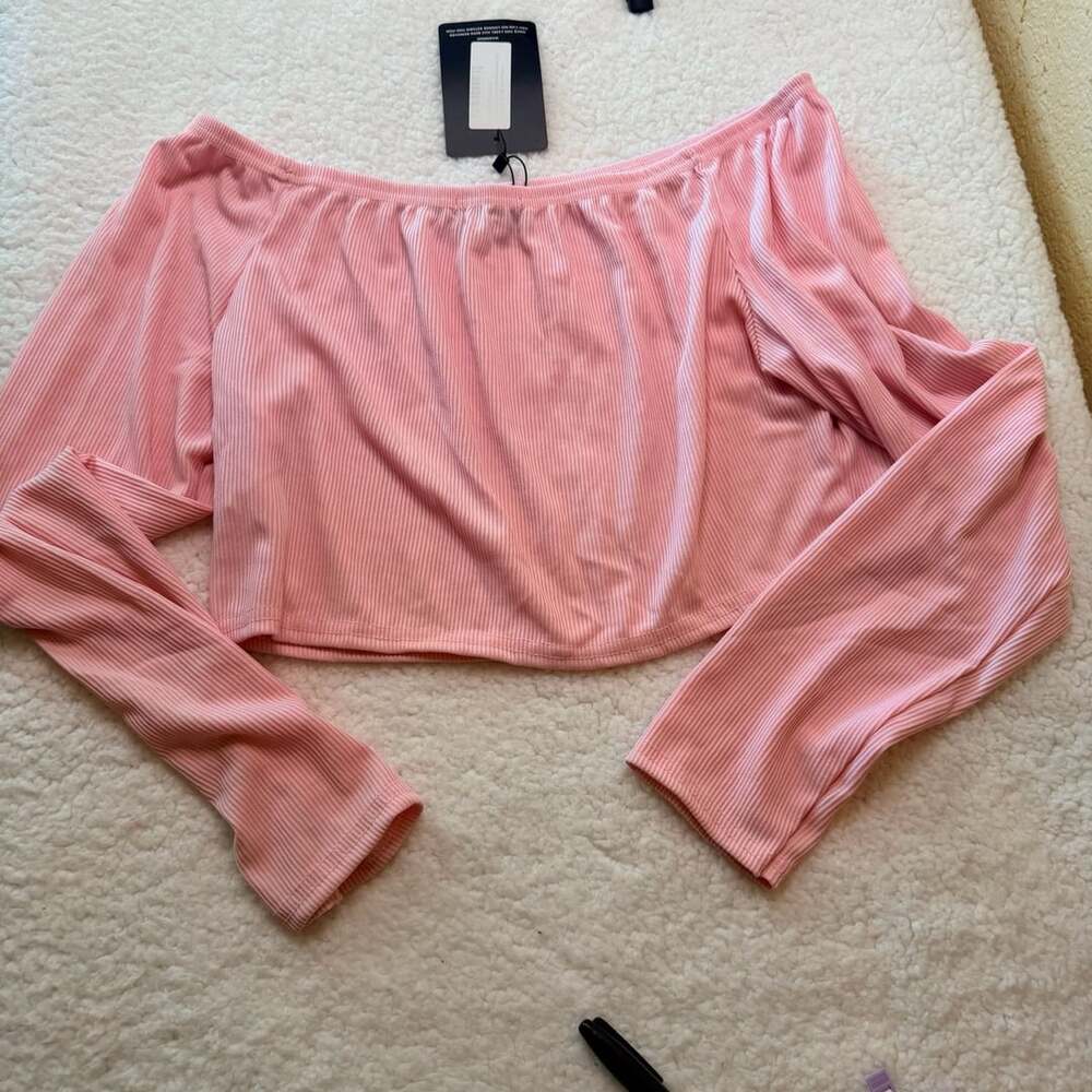 PrettyLittleThing Off Shoulder Crop Top Pink NWT